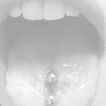 Zungenpiercing Piercer Tempel München